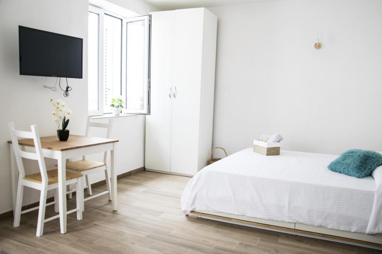 Porcavilla B&B อีสเกีย ภายนอก รูปภาพ